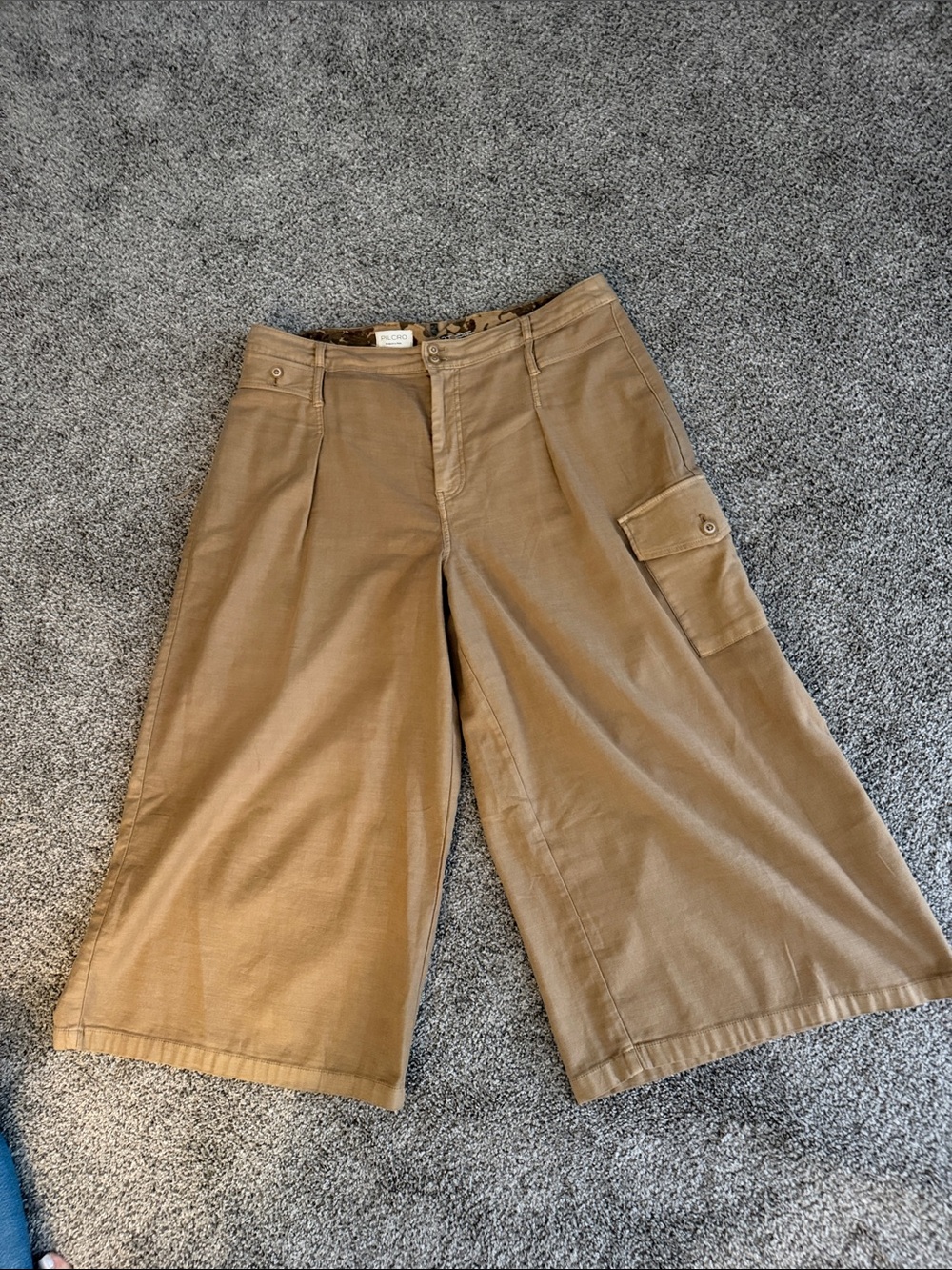 Anthropologie Cropped Wide-Leg Cargo Pants - Tan. Size 33 Tall